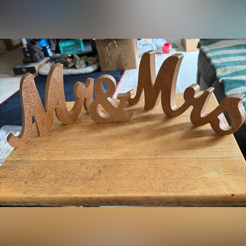 Wedding - Gold Glitter Mr & Mrs Letters